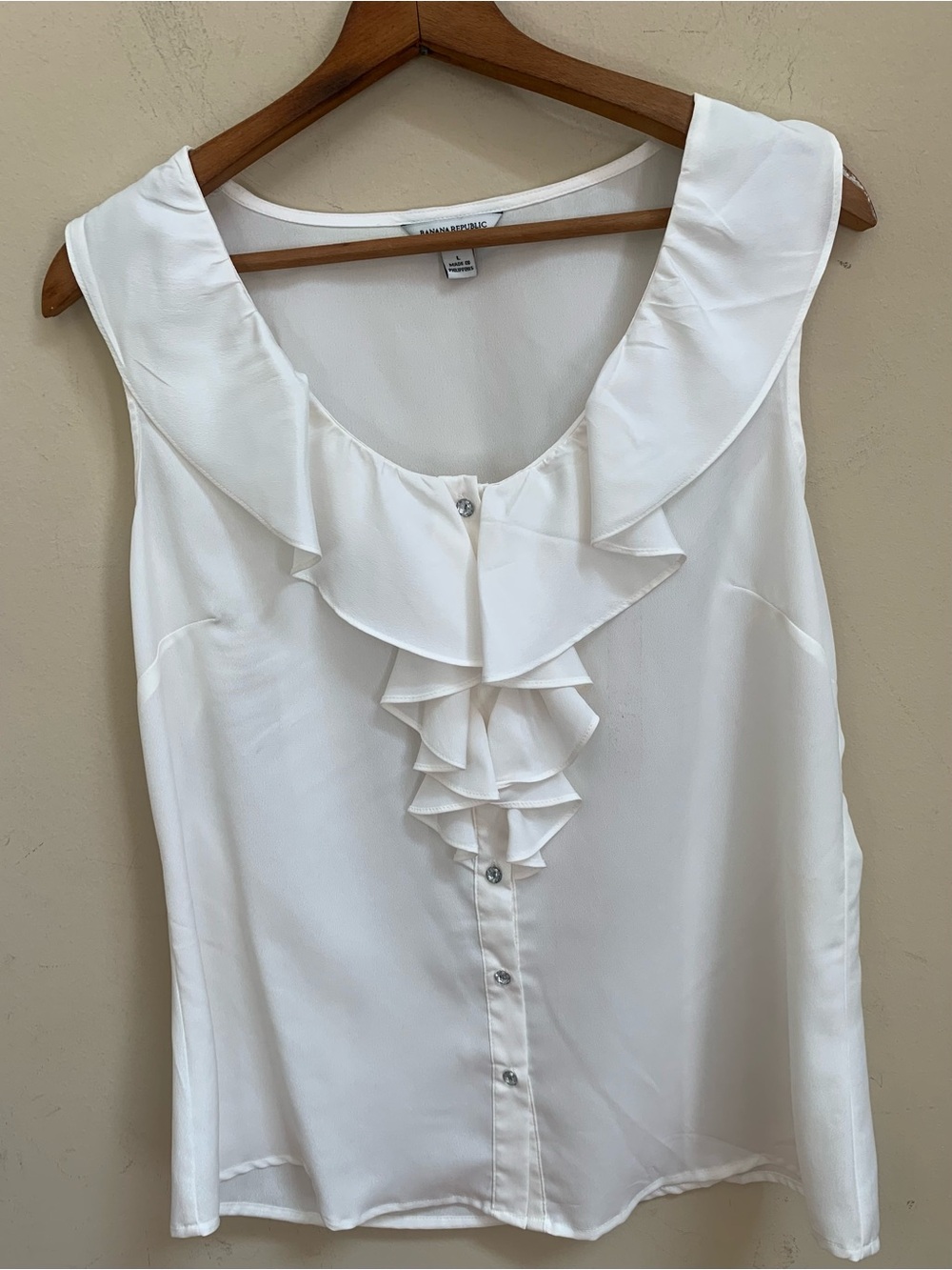 Banana Republic Off-White Ruffled Silver Button Up Sleeveless Blouse Sz L